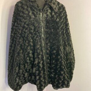 Sporto Reversable Cape, Fleece/ Faux Fur, One Size